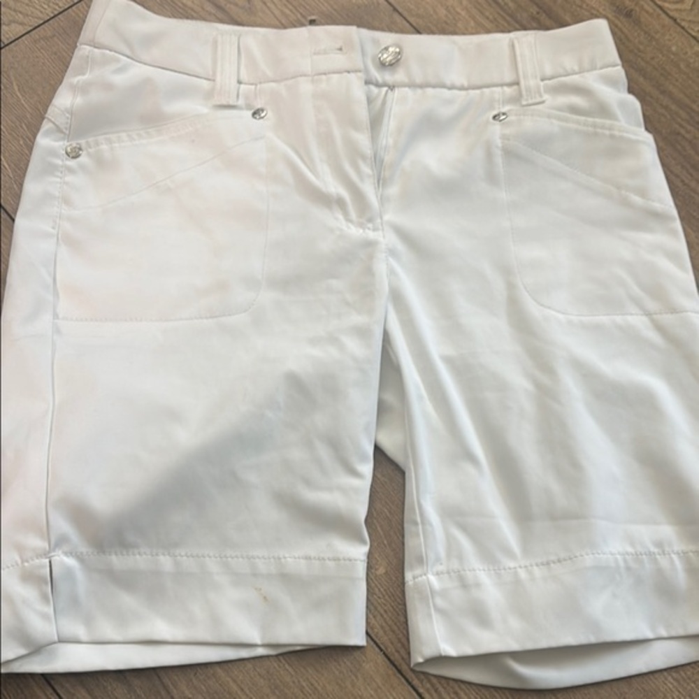 Daily Sports White Bermuda Shorts Lightweight Cotton
